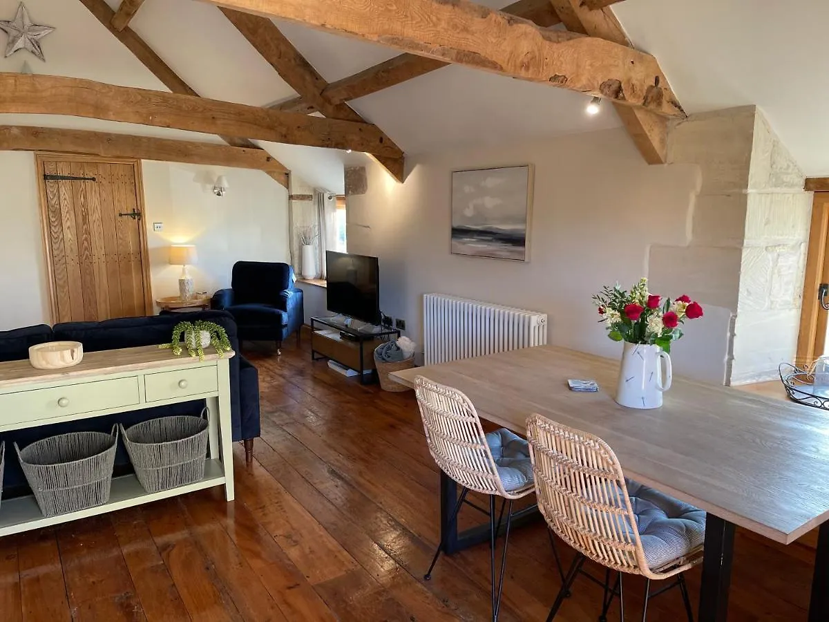 The Cider Barn - Spacious First Floor Apartment Set Within Barn Conversion Cheltenham