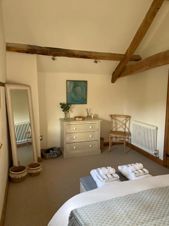 The Cider Barn - Spacious First Floor Apartment Set Within Barn Conversion Cheltenham United Kingdom
