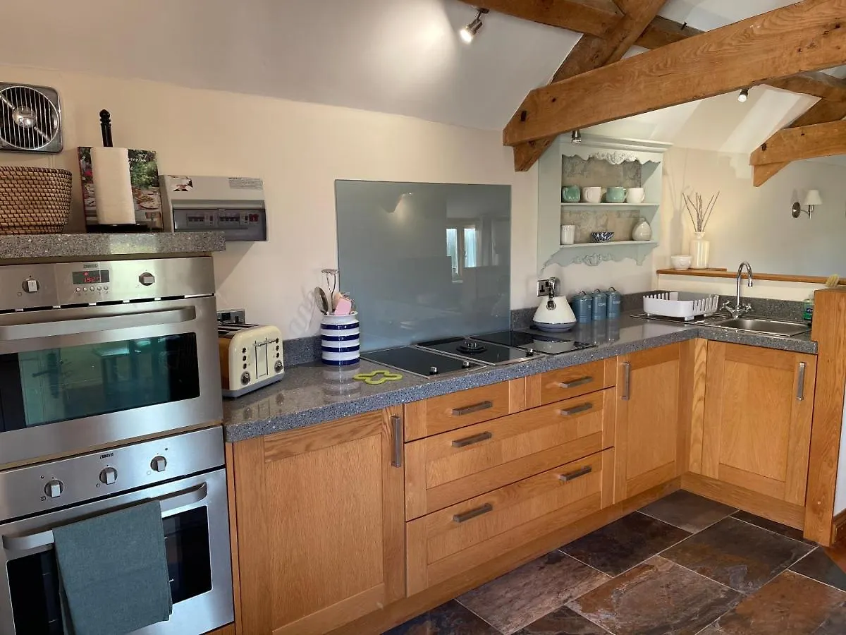 The Cider Barn - Spacious First Floor Apartment Set Within Barn Conversion Cheltenham United Kingdom