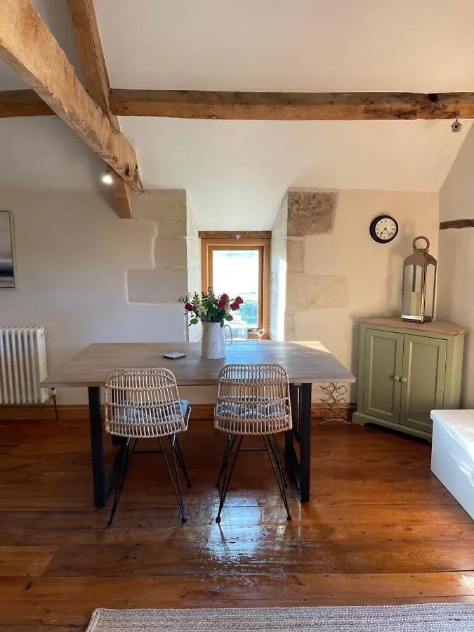 The Cider Barn - Spacious First Floor Apartment Set Within Barn Conversion Cheltenham 0*,