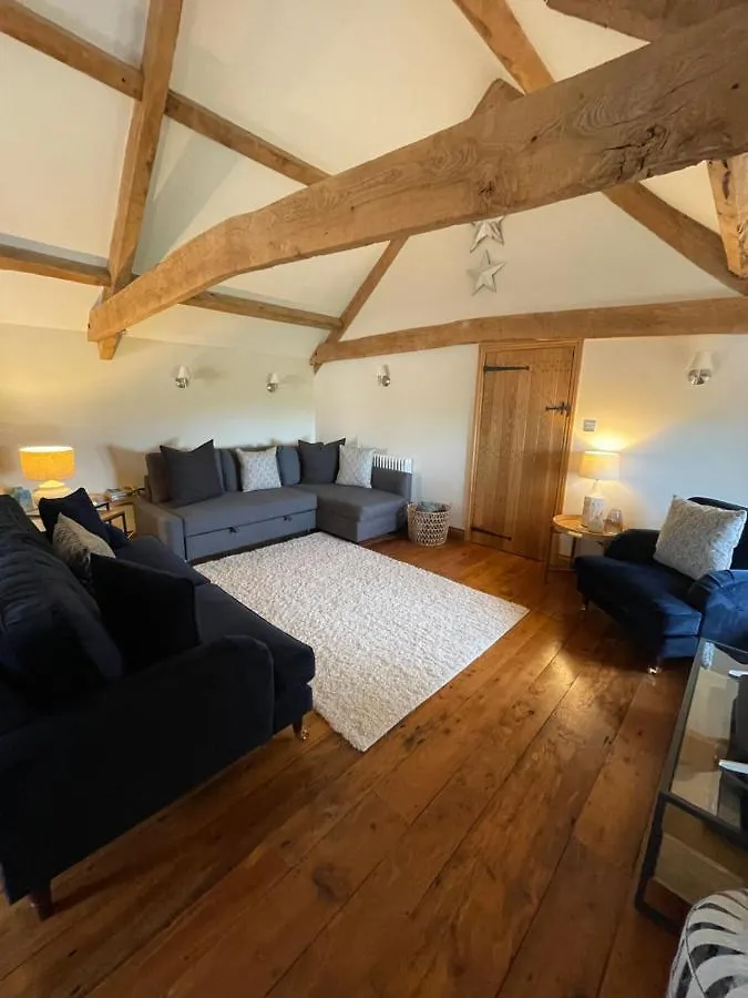 The Cider Barn - Spacious First Floor Apartment Set Within Barn Conversion Cheltenham 0*,