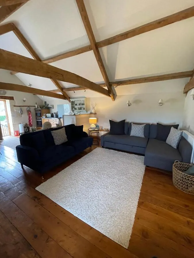 The Cider Barn - Spacious First Floor Apartment Set Within Barn Conversion Cheltenham