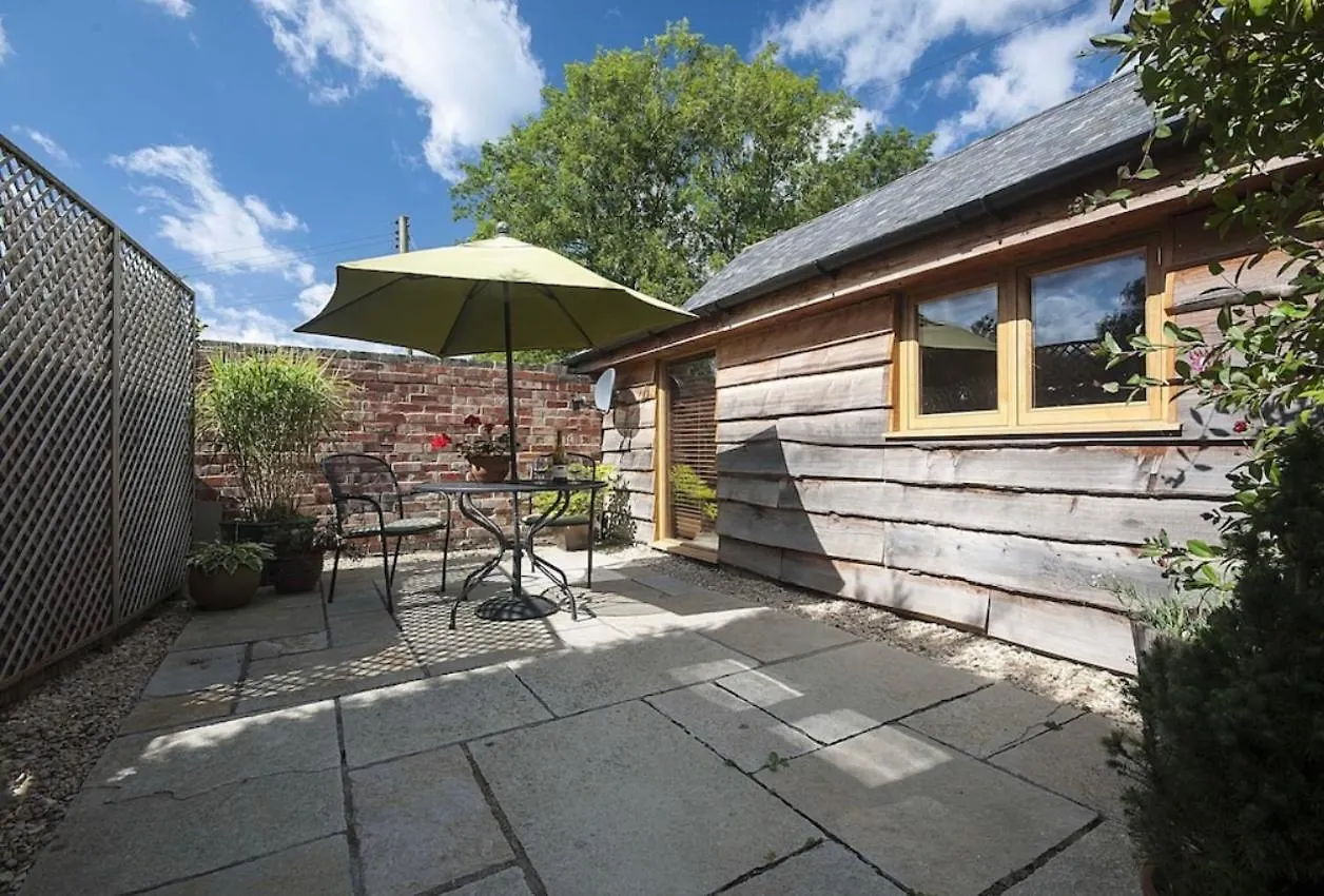 The Cider Barn - Spacious First Floor Apartment Set Within Barn Conversion Cheltenham